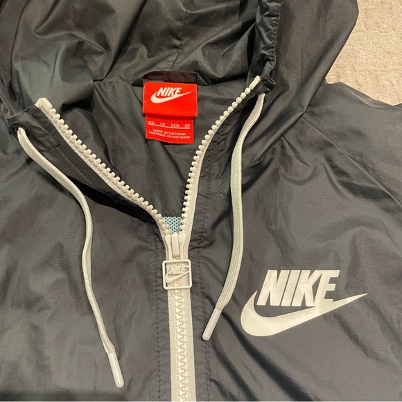 Nike Windbreaker jacket / lightweight W’s XS - Picture 3 of 11
